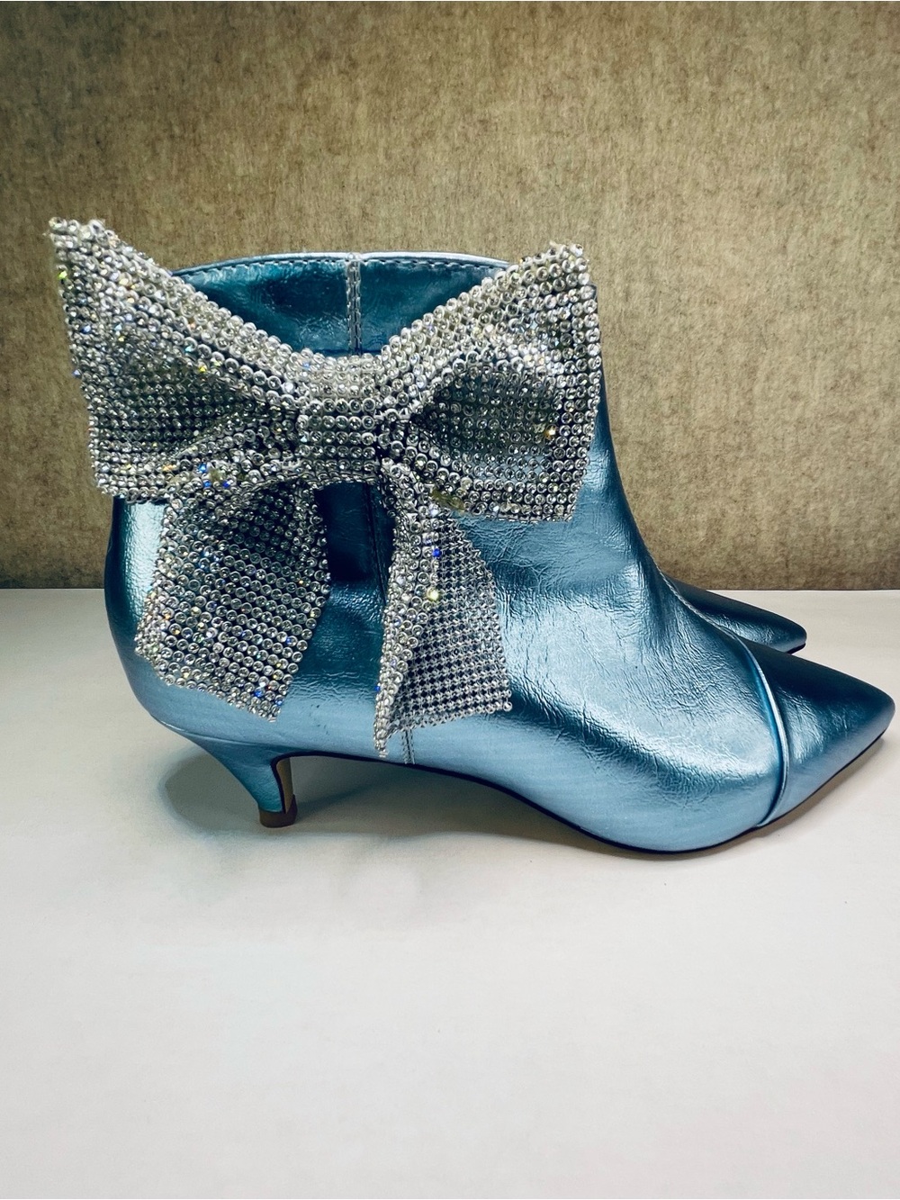NWB Faux Metallic Leather Low Heel Ankle Boots Crystal Rhinestone Bow Sz 7.5